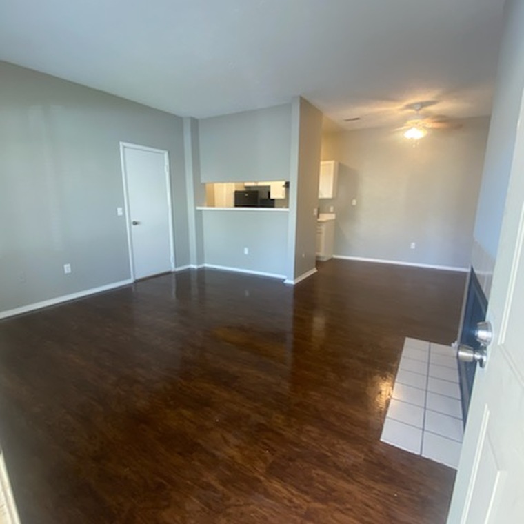 Spacious and plank flooring